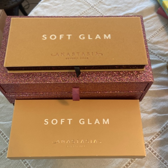 Anastasia Soft Glam Set Beautiful - Picture 5 of 6